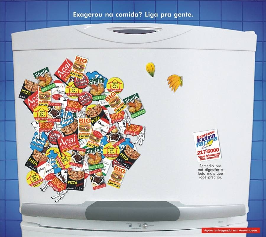Expresso Extrafarma — geladeira cheia de ímãs de delivery